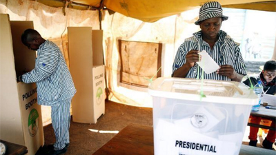 A prisoner votes during the national election at the Kamiti Maximum Security Prison near Nairobi, Kenya August 8, 2017.  Picture:REUTERS