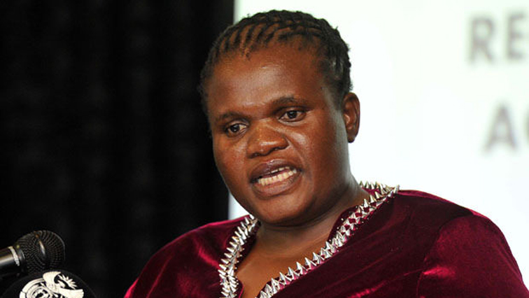 Muthambi has hosted an end-of-year party for patients with mental illness at the eVuxakeni Hospital in Giyani, Limpopo.