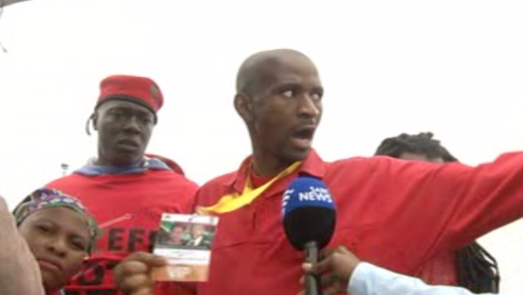 EFF members of parliament interrupted Supra Mahumapelo, demanding that he should first apologise on behalf of government for the killing of striking mineworkers in 2012.