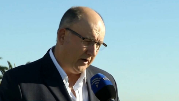 The special council meeting to vote on a motion of no confidence against Athol Trollip was postponed after a series of disruptions and chaotic scenes inside the chamber.