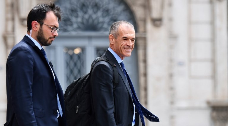 Itlian economist, formerly with the International Monetary Fund, Carlo Cottarelli (R) leaves the Qurinale presidential palace on May 28, 2018 in Rome after a meeting with Italian President Sergio Mattarella that gave him mandate to form a government.