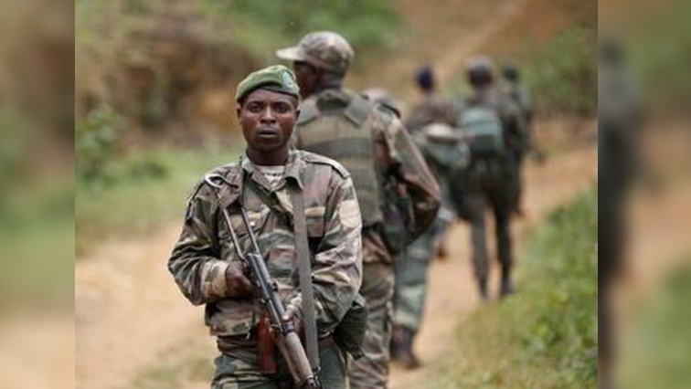 DRC soldiers holding guns.