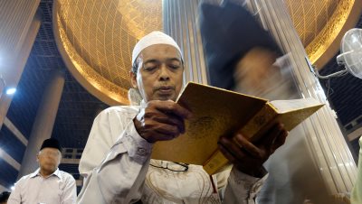 Muslims across the world gather to mark the end of the holy month of Ramadan.