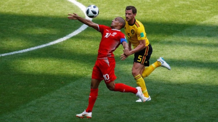 Soccer Football - World Cup - Group G - Belgium vs Tunisia - Spartak Stadium, Moscow, Russia - June 23, 2018   Tunisia's Wahbi Khazri in action with Belgium's Jan Vertonghen    REUTERS/Kai Pfaffenbach