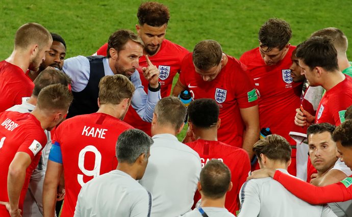 England manager Gareth Southgate speaks with Harry Kane and team mates.