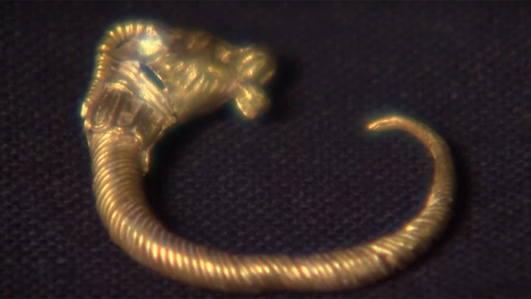 An ancient Greek gold earring