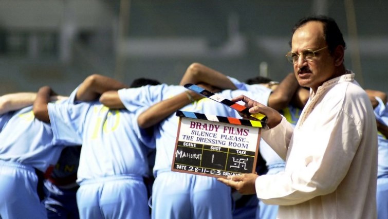 (FILES) In this file photo taken on November 28, 2003, former Indian cricket captain Ajit Wadekar (R) stands poised with a clapper board at the Muhurat (opening shot) of the film 'Silence Please...The Dressing Room' at the Brabourne Stadium in Mumbai , on November 28, 2003.