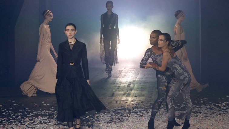 Dior leads Paris fashion in a sensual dance - SABC News - Breaking news ...