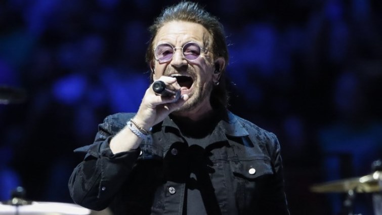 Irish rock group U2 was forced to cut short a concert in Berlin on September 1, 2018 before thousands of fans after performing only a few songs when lead singer Bono lost his voice.