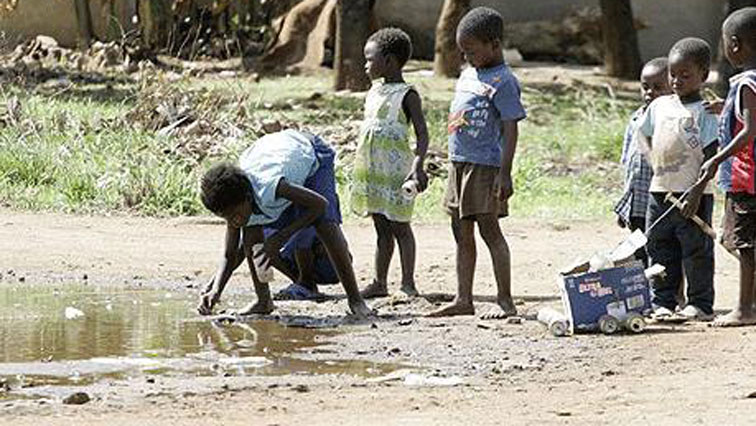 Cholera and typhoid has affected 2 000 people and claimed 25 lives in Zimbabwe.