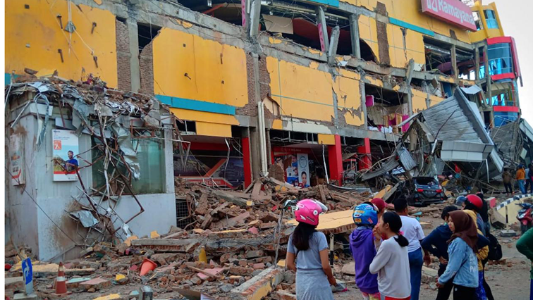 The quake and tsunami caused a major power outage that cut communications around Palu and on Saturday authorities were still having difficulties coordinating rescue efforts.