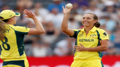 Two female Australian cricket players