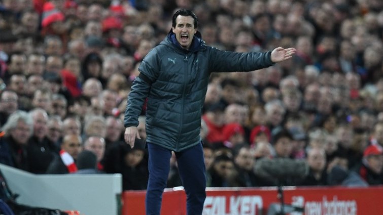 Arsenal's Spanish head coach Unai Emery shouts instructions to his players from the touchline