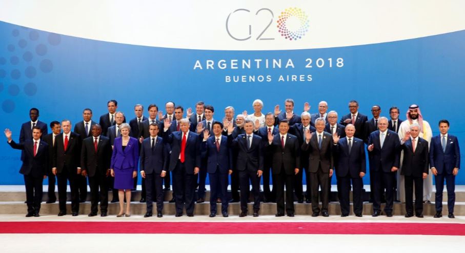 Leaders pose at G20