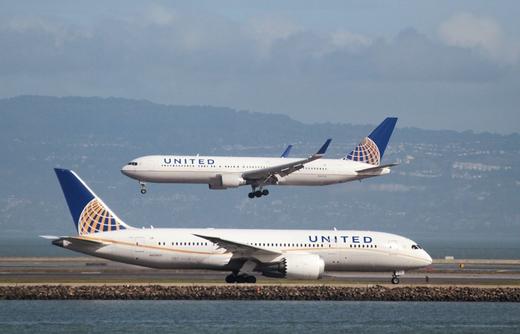 A United Airlines Boeing 787 taxis as a United Airlines Boeing 767 lands at San Francisco International Airport.