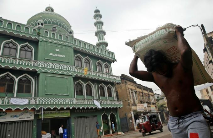 A man carrying a sack walks past a mosque in a muslim neighborhood of Colombo, Sri Lanka April 29, 2019, a week after a string of suicide bomb attacks across the island on Easter Sunday.