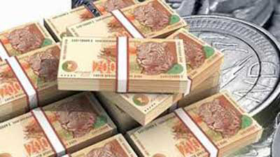 R200 notes and coins