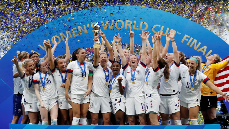 US-womens-soccer-team-celebrating-win