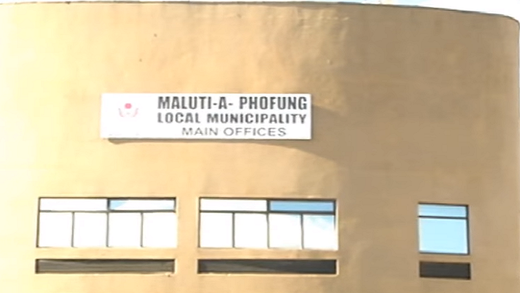 Some of the residents could be heard speaking to one another saying they are tired of the state of affairs in the Maluti-A-Phofung municipality in QwaQwa.