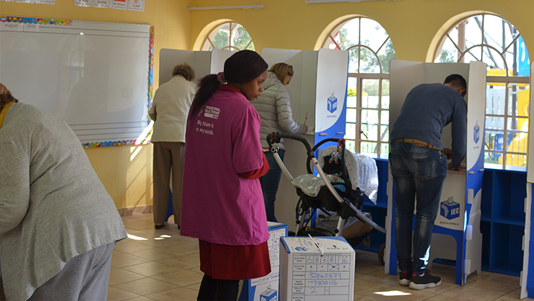 FILE PHOTO: Mamusa Local Municipality residents cast their votes in the by-elections on Wednesday.