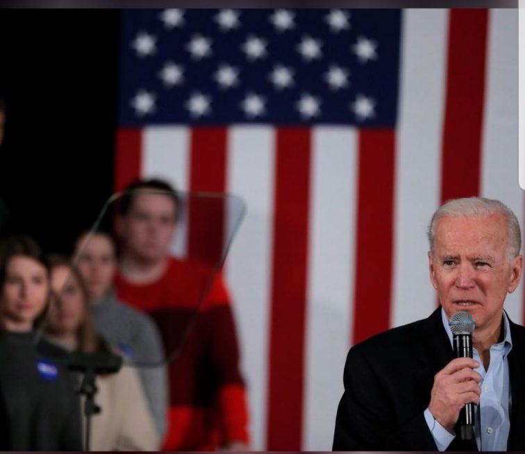 Democratic 2020 U.S. presidential candidate and former Vice President Joe Biden looks at a teleprompter as he speaks during a campaign event in Manchester, New Hampshire, U.S., February 8, 2020. REUTERS/Carlos Barria