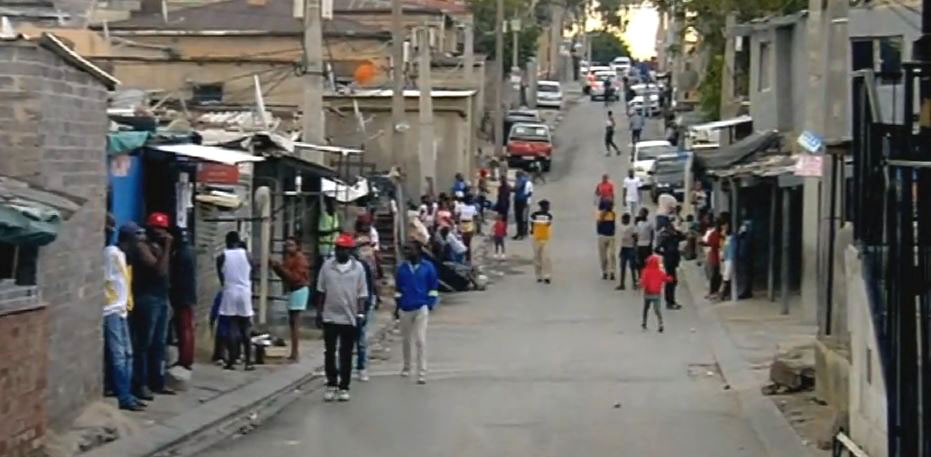 The majority of residents in Alexandra were largely defiant on the first day of the 21-day lockdown aimed at curbing the spread of the coronavirus last week Friday.