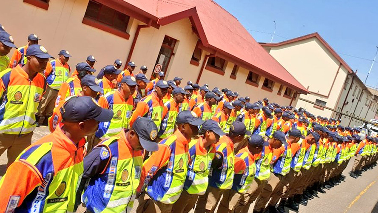 New #JMPD officers on parade, ready to hit the streets of the Joburg Inner City, with foot patrols around High Court, Small Street Mall, Langlaagte Testing Station, Home Affairs on Harrison Str, Jorrisson Str in Braamfontein & Wanderes Taxi Rank.