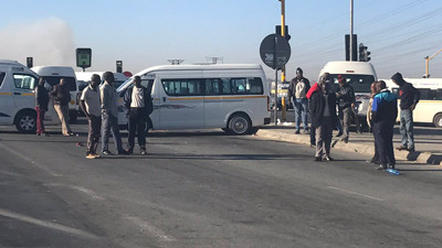 Taxis have reportedly blocked parts of the R55.