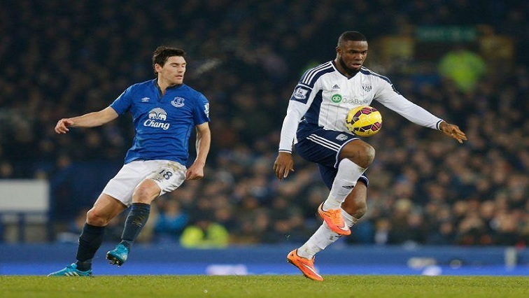 Everton's Gareth Barry in action with West Brom's Victor Anichebe.