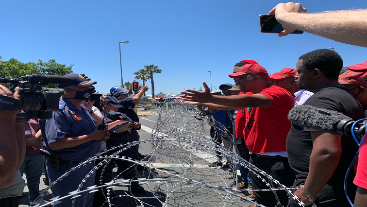 Roads leading to the Brackenfell in Cape Town remain cordoned off with barbed wire after continued protests.