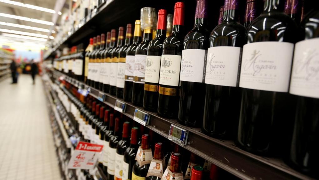 The liquor industry is urging the government to reverse the ban in order for the sector to survive.
