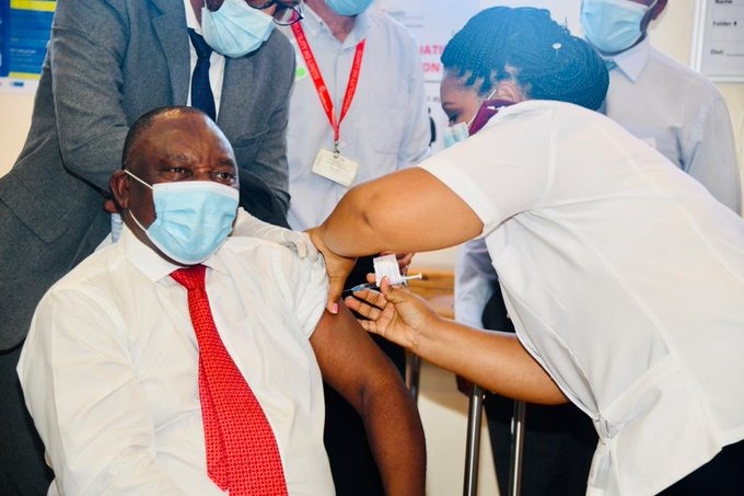 President Cyril Ramaphosa receiving the vaccine