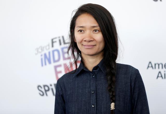 Nomadland is directed by Chloe Zhao