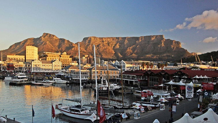 A picture of  Table Mountain in te background, with the Cape Town Waterfront in the foreground
