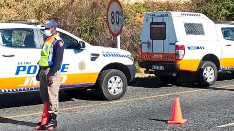 In a video that has since gone viral on social media, the female vendor who was selling dog baskets on the side of the road is being forced into the JMPD vehicle after her merchandise was confiscated.
