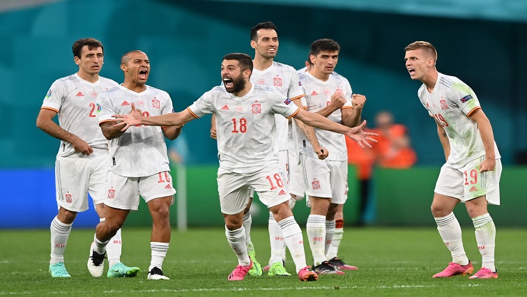 Spain's Jordi Alba, Thiago, Mikel Oyarzabal, Sergio Busquets, Gerard Moreno and Dani Olmo celebrate during a penalty shootout.