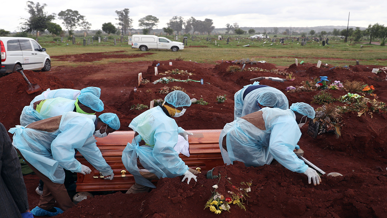 [File photo] Funeral workers wearing personal protective equipment carry a casket during the burial of a COVID-19 victim, amid a nationwide coronavirus disease (COVID-19) lockdown, at the Olifantsvlei cemetery, south-west of Joburg, South Africa.