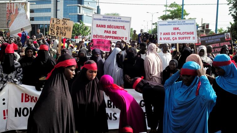 File picture | Supporters of the Imam Mahmoud Dicko attend a protest demanding the resignation of Mali's President Ibrahim Boubacar Keita at Independence Square in Bamako, Mali June 19, 2020. REUTERS/Matthieu Rosier