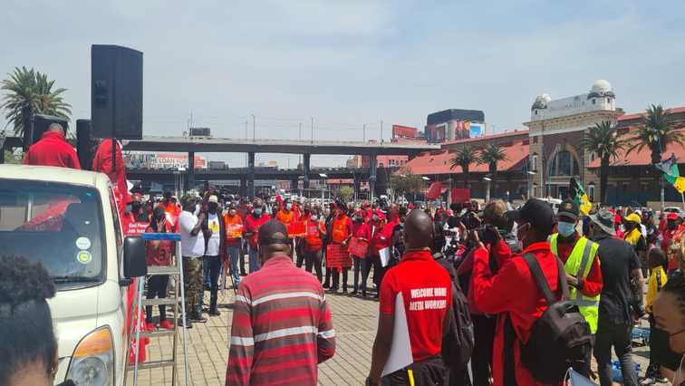 COSATU members have started trickling at Mary Fitzgerald for the march.