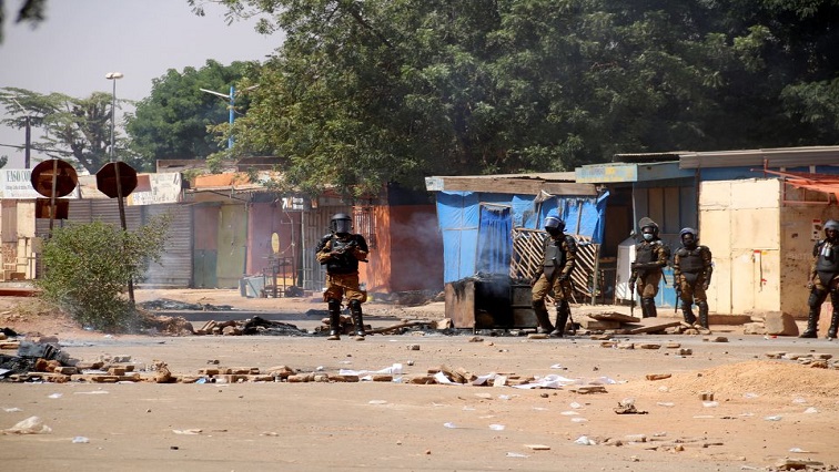Burkina Faso mencabut penangguhan internet sehari setelah protes kekerasan – SABC News