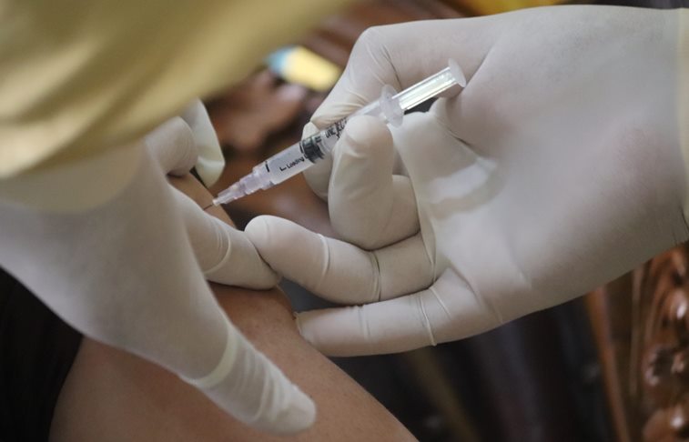 Penduduk Gauteng mengambil vaksin COVID-19 di tengah meningkatnya infeksi – SABC News