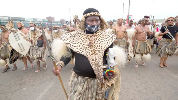 The former leader of the AmaZulu regiment, Mlandeni Mgilija Nhleko leading the Amabutho.
