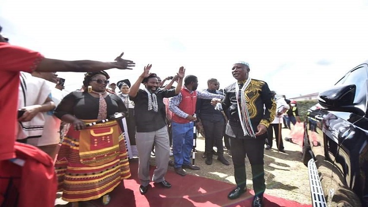 AbaThembu King menyatakan dukungan untuk EFF atas pendirian tanah – SABC News