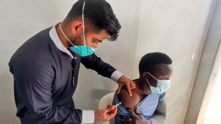 Anak-anak yang tidak divaksinasi memiliki peluang lebih baik untuk bertahan dari penyakit parah, kematian: NICD – SABC News