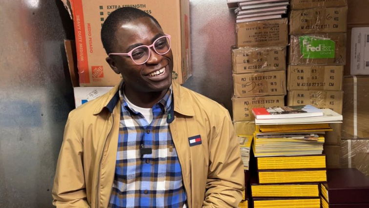 Warga Ghana di New York membuat koleksi buku foto Afrika terbesar di dunia – SABC News