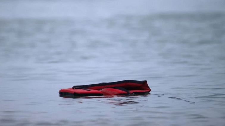 Tiga puluh satu migran tewas saat mencoba menyeberangi Selat ke Inggris – SABC News