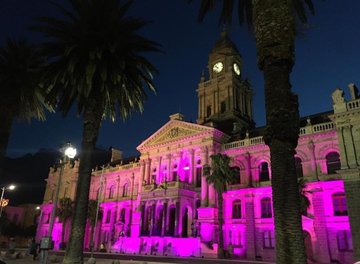 Table Mountain, Balai Kota menyala ungu untuk menghormati Uskup Agung Tutu – SABC News