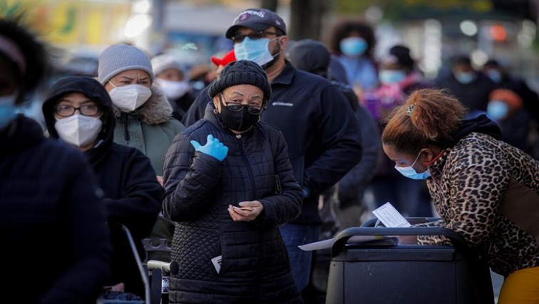 For the second day in a row, the United States had a record number of new reported cases based on the seven-day average,with more than 290 000 new infections reported each day, a Reuters tally showed.