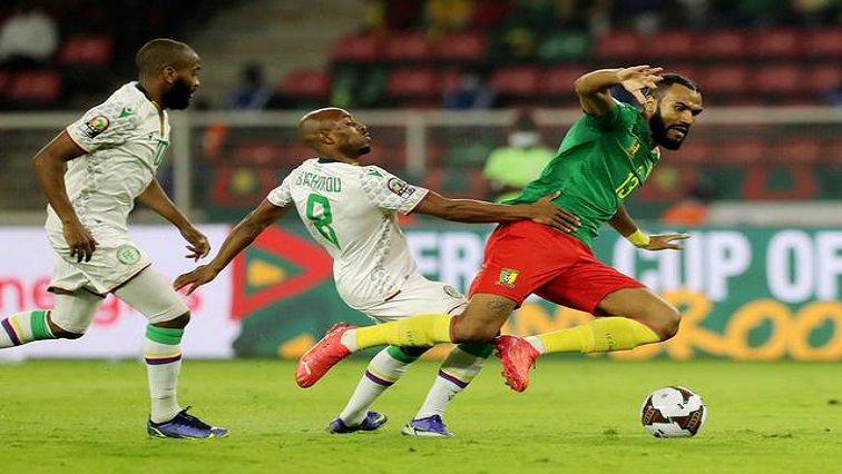 Africa Cup of Nations - Round of 16 - Cameroon v Comoros - Stade d'Olembe, Yaounde, Cameroon - January 24, 2022 Comoros' Fouad Bachirou in action with Cameroon's Eric Maxim Choupo-Moting.