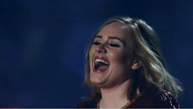 Tearful Adele menunda pertunjukan Las Vegas karena penundaan COVID – SABC News
